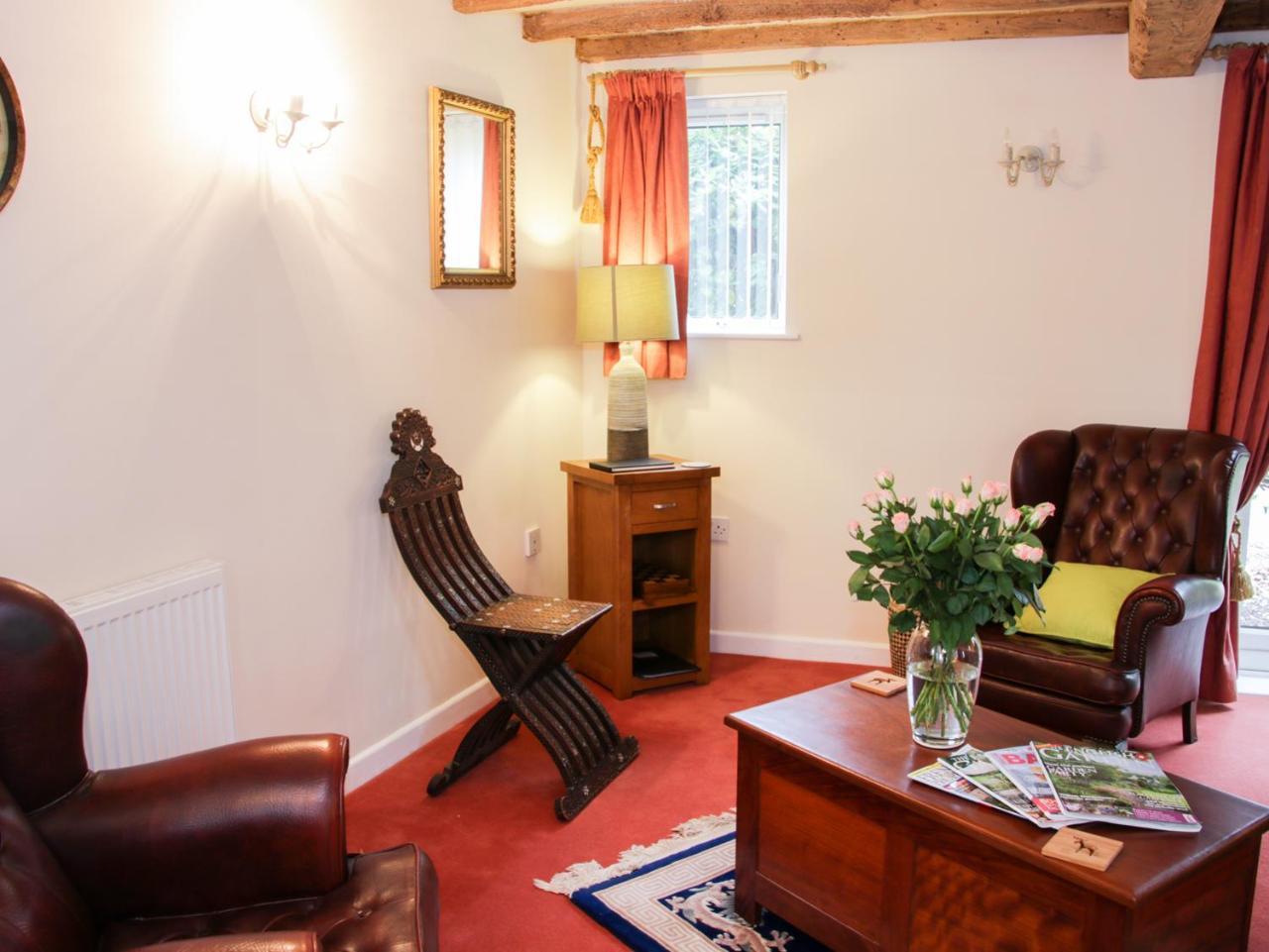 Cream Door Cottage Kidderminster Exterior photo