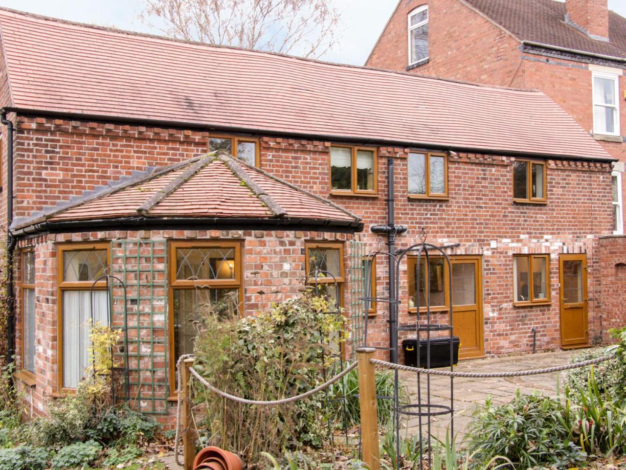 Cream Door Cottage Kidderminster Exterior photo