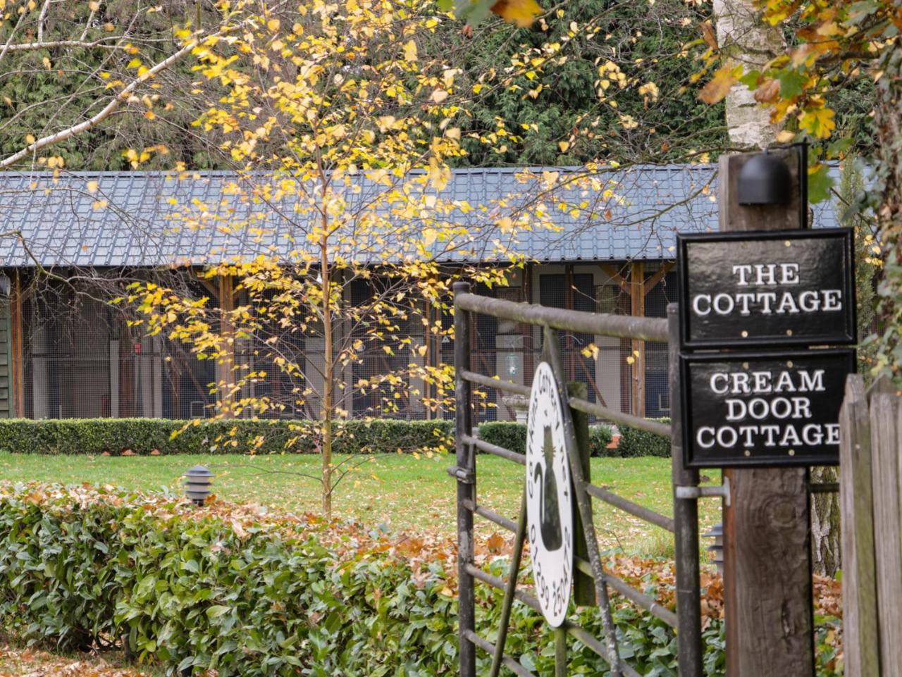 Cream Door Cottage Kidderminster Exterior photo