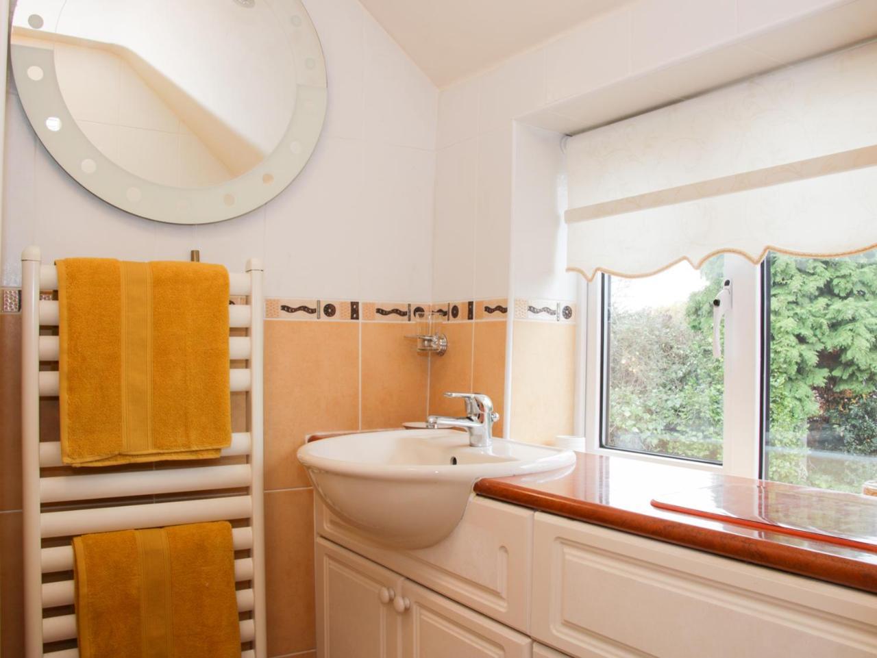 Cream Door Cottage Kidderminster Exterior photo